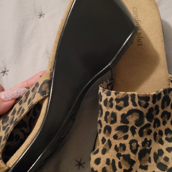 Sandals - Picture 2 of 5